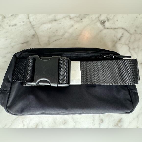 NWT Lululemon Everywhere Belt Bag 1L - Black OS - Picture 5 of 7
